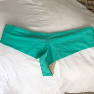 Cheeky bathing suite bottoms